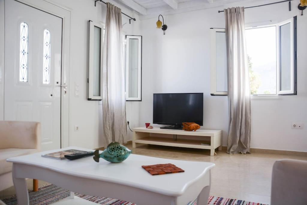 White Wave Villa, 3Min Walk From Beach คามารี ภายนอก รูปภาพ