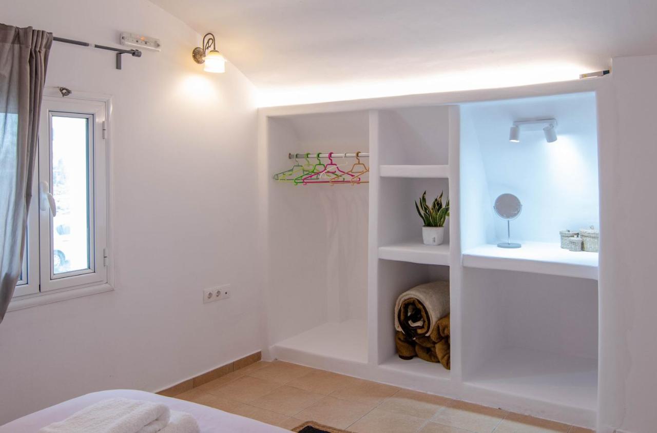 White Wave Villa, 3Min Walk From Beach คามารี ภายนอก รูปภาพ