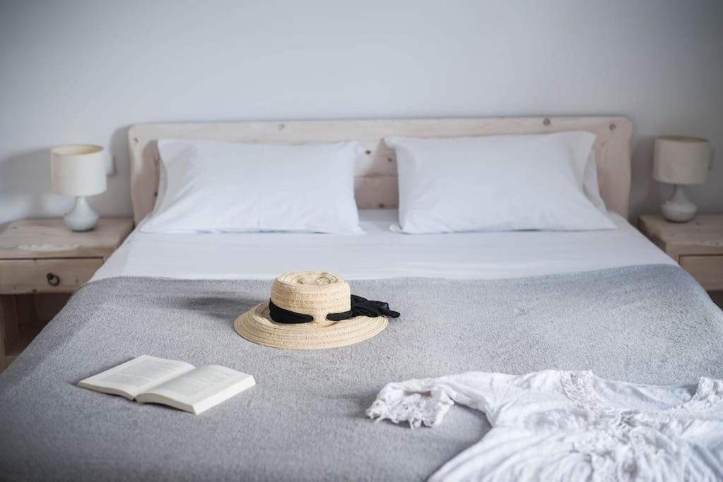 White Wave Villa, 3Min Walk From Beach คามารี ภายนอก รูปภาพ