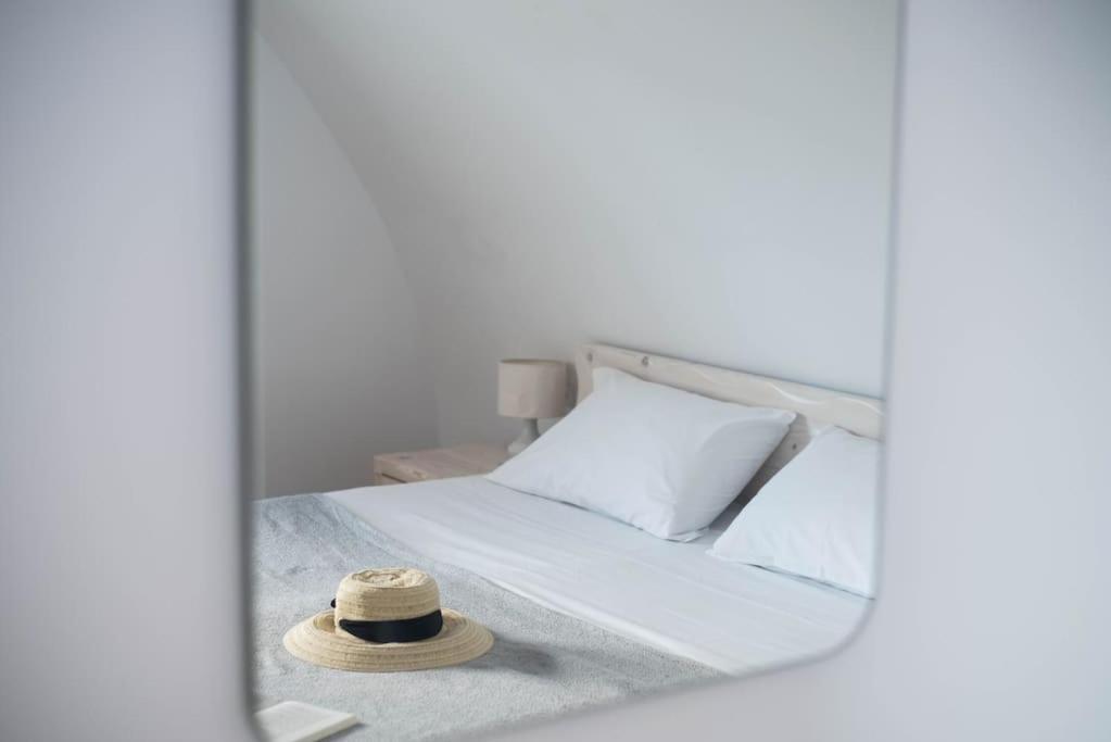 White Wave Villa, 3Min Walk From Beach คามารี ภายนอก รูปภาพ