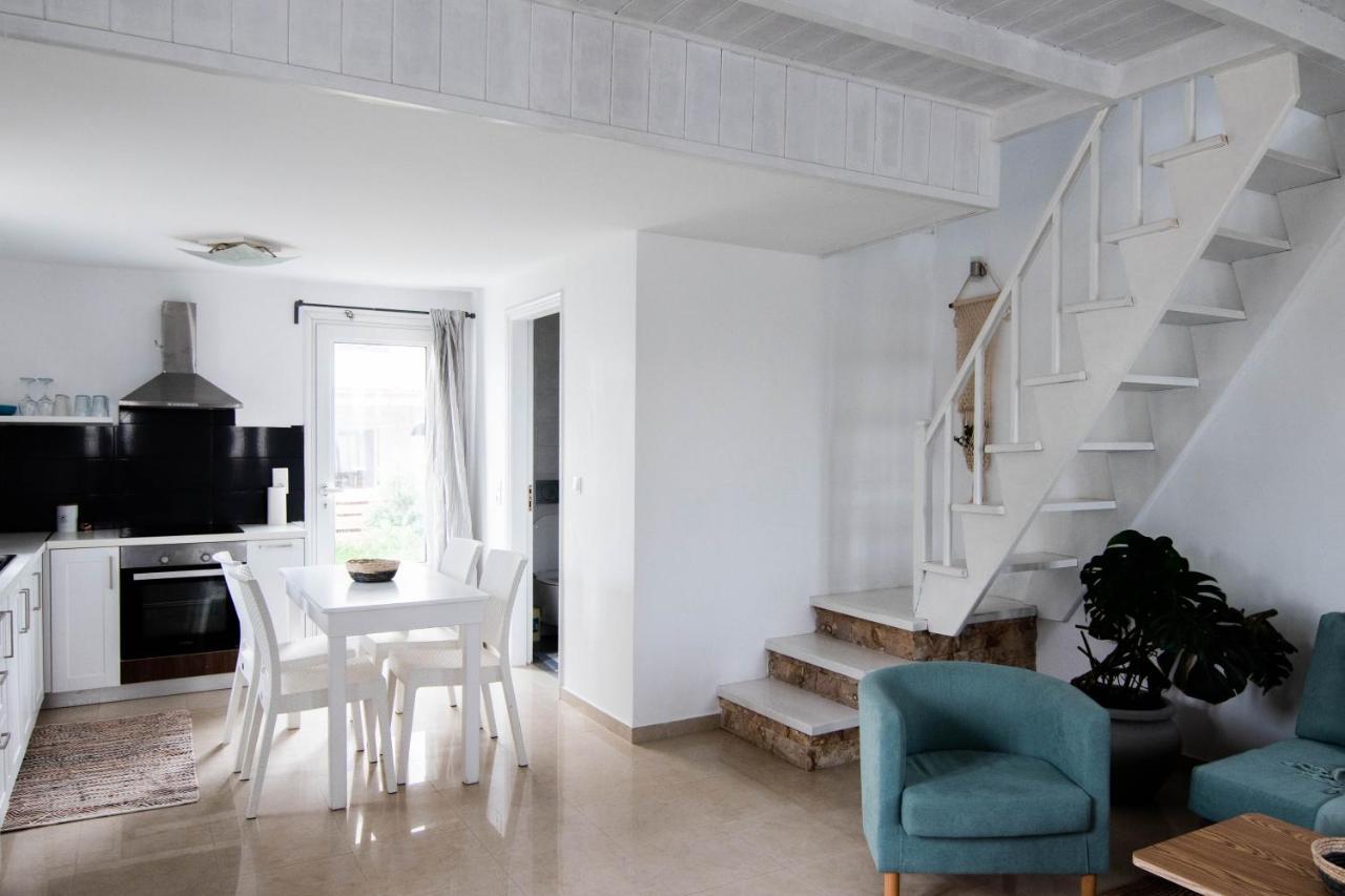 White Wave Villa, 3Min Walk From Beach คามารี ภายนอก รูปภาพ