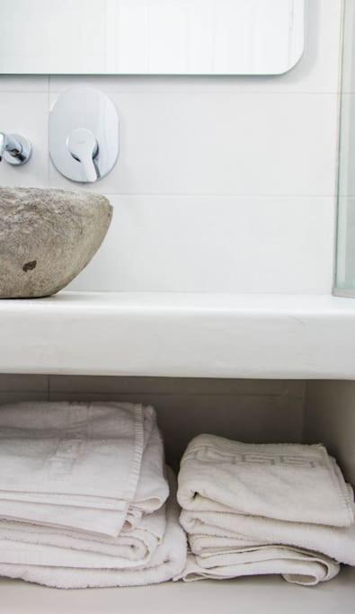 White Wave Villa, 3Min Walk From Beach คามารี ภายนอก รูปภาพ