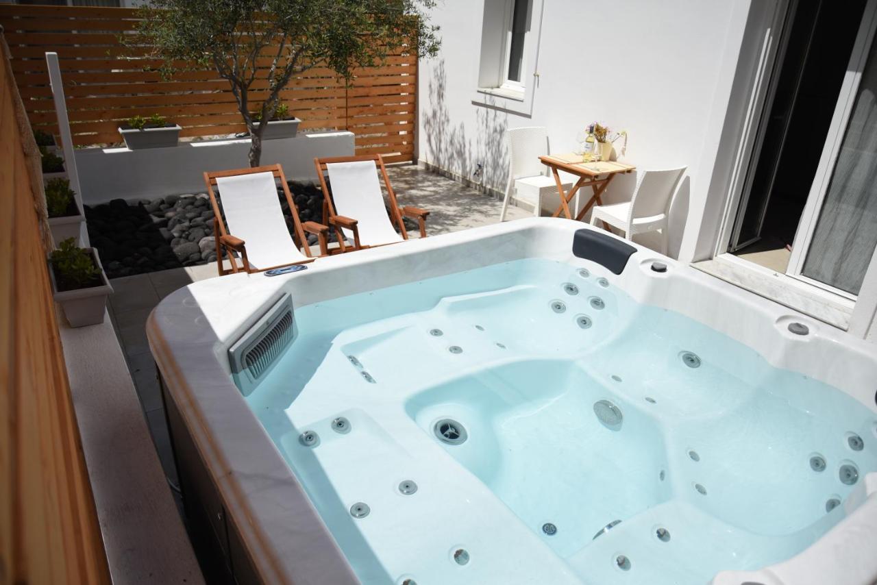 White Wave Villa, 3Min Walk From Beach คามารี ภายนอก รูปภาพ