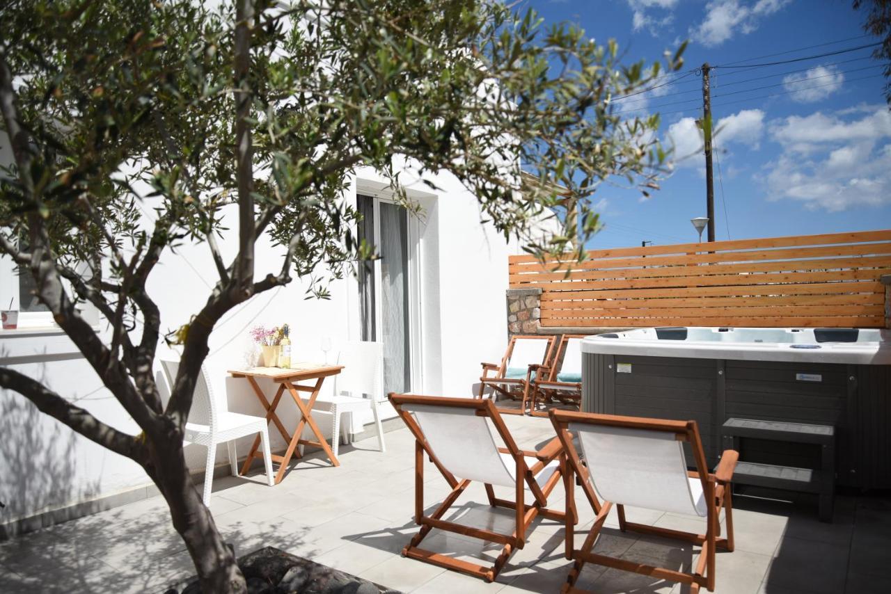 White Wave Villa, 3Min Walk From Beach คามารี ภายนอก รูปภาพ
