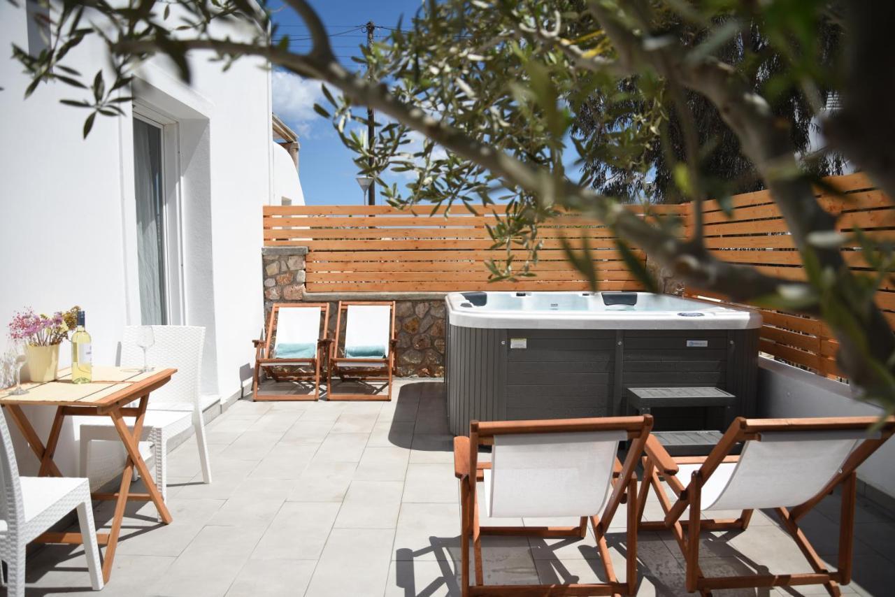 White Wave Villa, 3Min Walk From Beach คามารี ภายนอก รูปภาพ